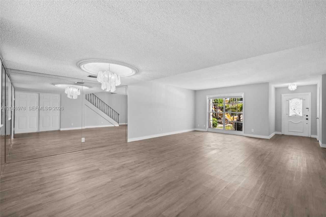 2408 NE 10th St, Unit 122, Hallandale Beach, FL 33009 Photo