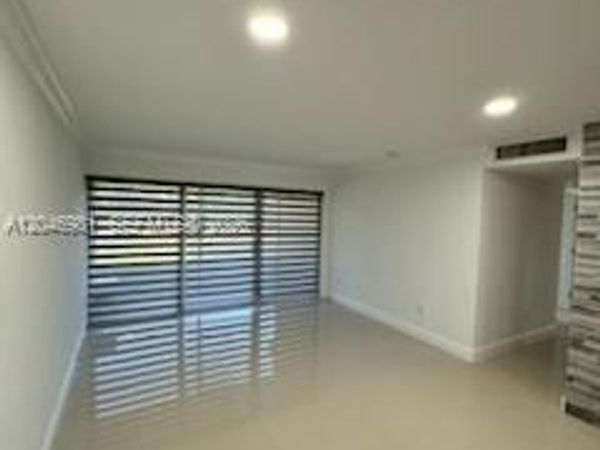 Unit 104, Miami, FL 33172