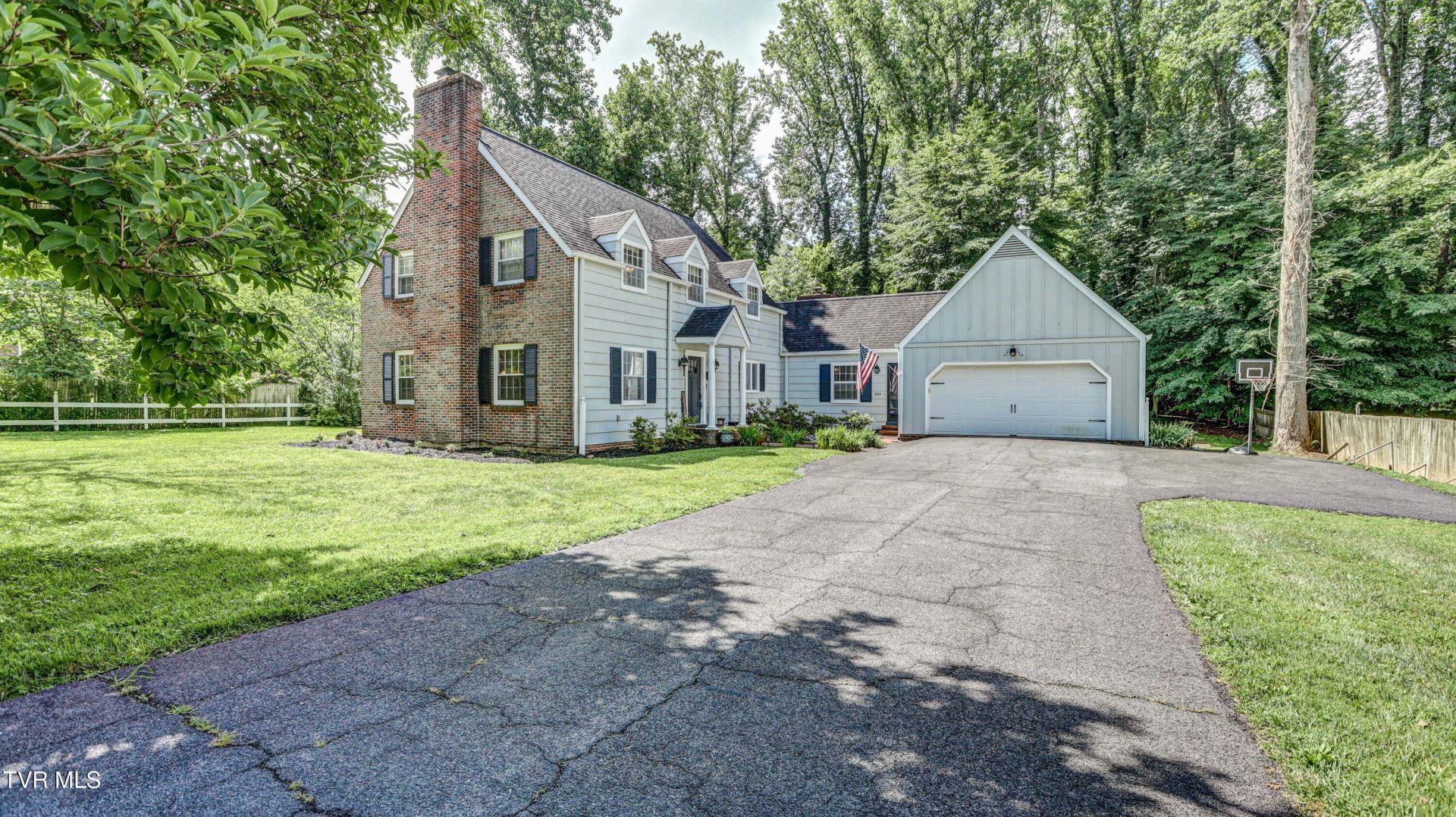 205 Sparkling Brook Drive, Bristol, TN 37620 Main Photo