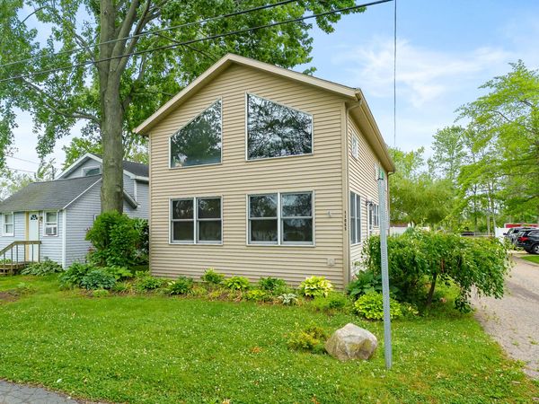 11065 E Indian Lake Drive, Vicksburg, MI 49097