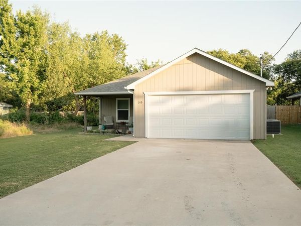 315 W Oak Street, Whitewright, TX 75491