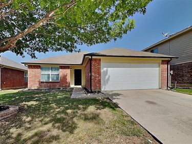 8657 Hawkview Drive, Fort Worth, TX 76179