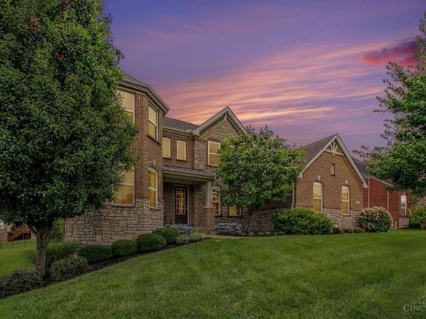 8961 Oakcrest Way, West Chester, OH 45069