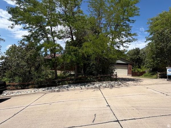 373 E 1200 N, Centerville, UT 84014