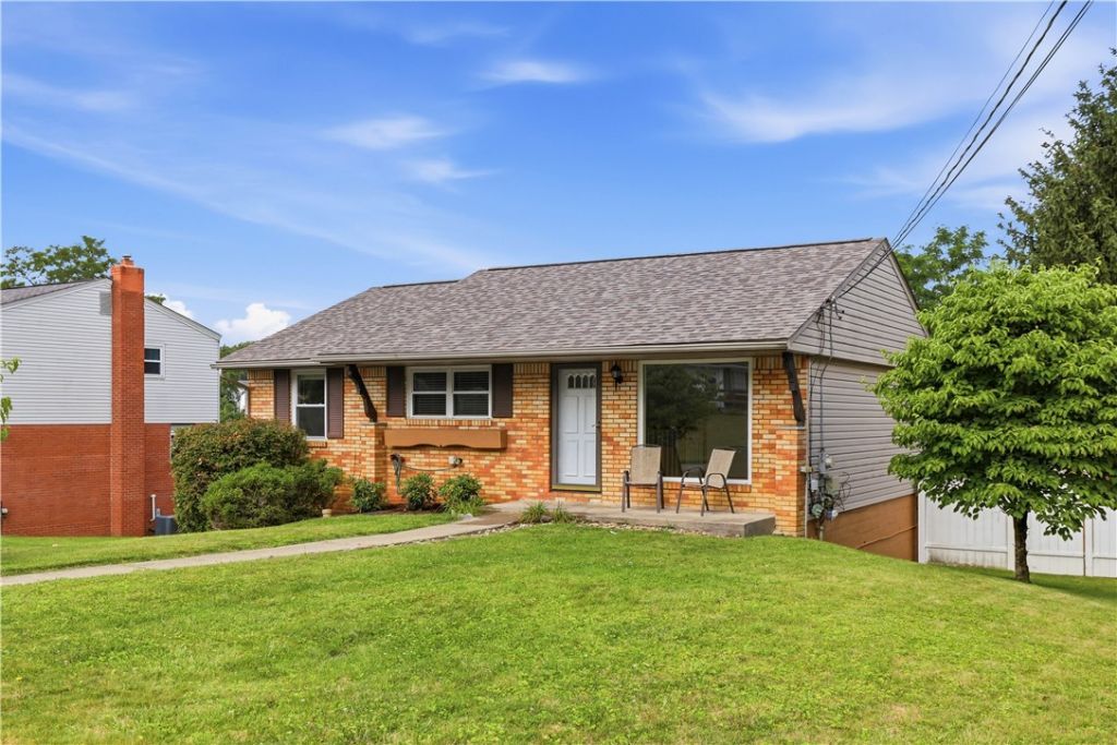 113 Lycoming Dr, Coraopolis, PA 15108 Main Photo