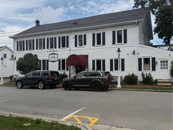 220 W Main St, Saxonburg, PA 16056