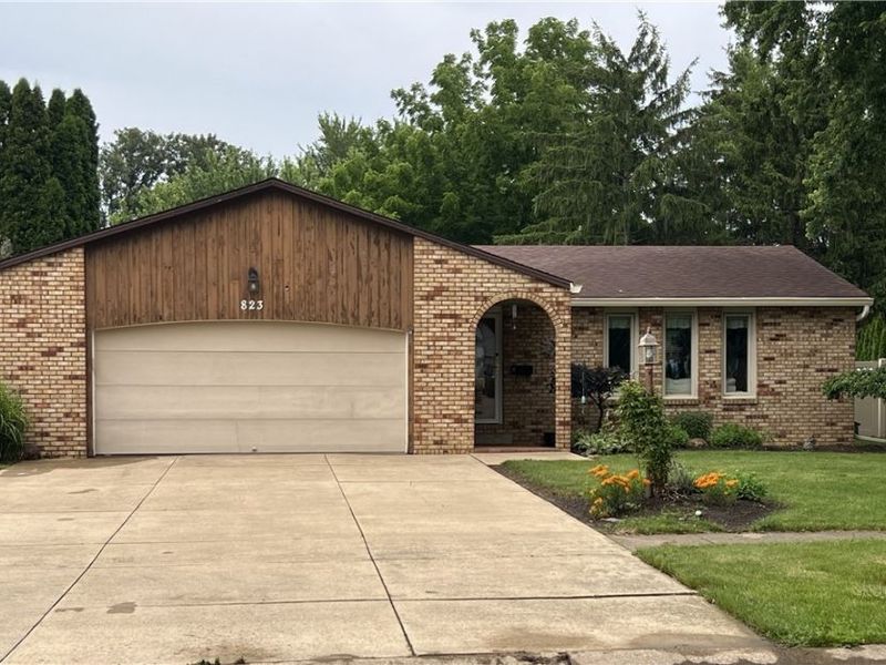 823 Gloucester Drive, Huron, OH 44839 Photo 1