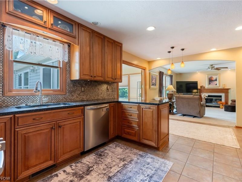 8640 Candleberry Street NW, Massillon, OH 44646 Photo 11