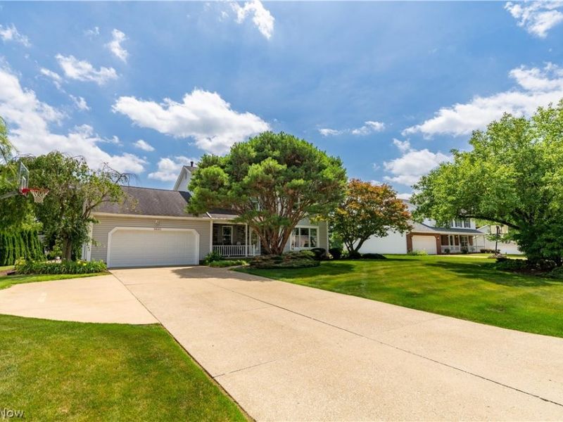8640 Candleberry Street NW, Massillon, OH 44646 Photo 2