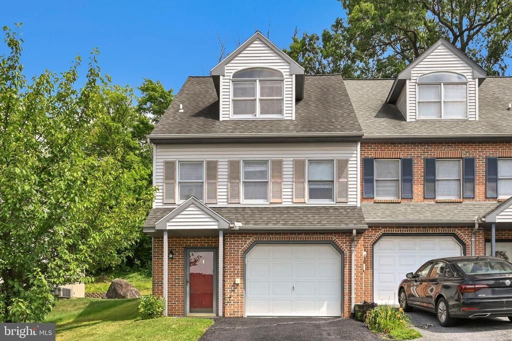 51 IRONSTONE DRIVE, ELIZABETHTOWN, PA 17022