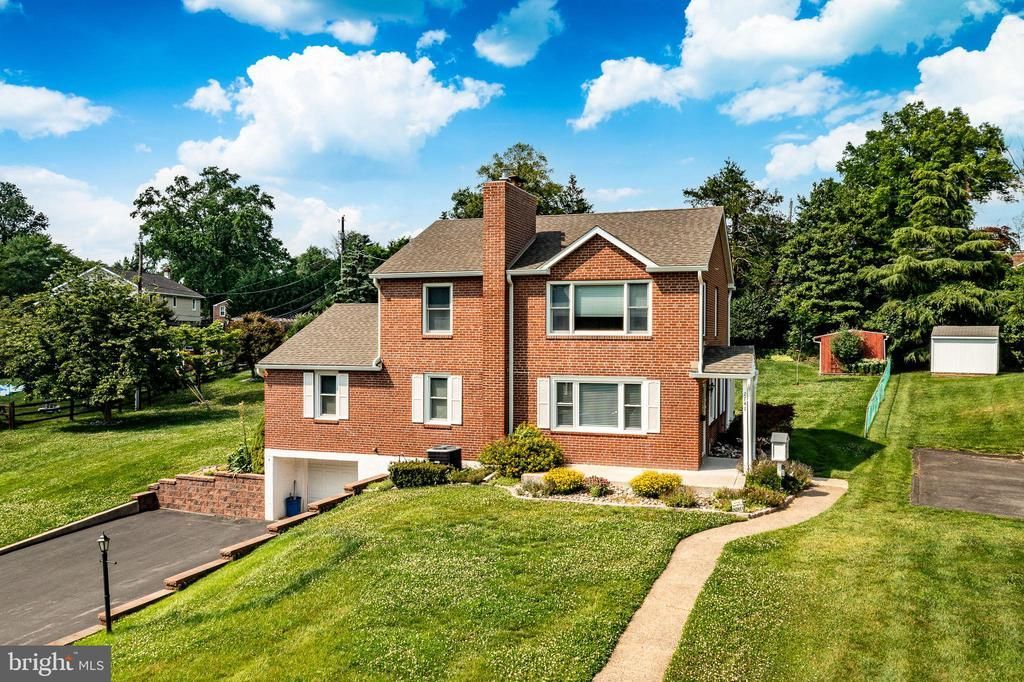 2741 HILLVIEW ROAD, BROOMALL, PA 19008