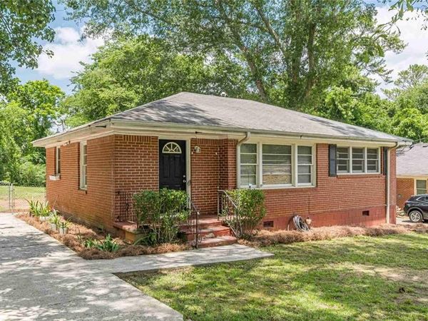 818 Sherwood Circle , Forest Park, GA 30297