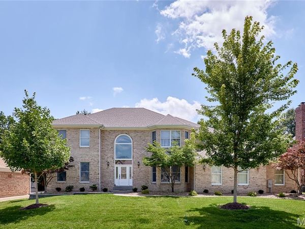 16 Delacroix Place, St Charles, MO 63303