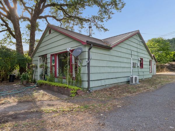 47947 W Commercial Street, Oakridge, OR 97463