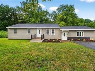 9541 Horseshoe Island Road , Clay, NY 13041