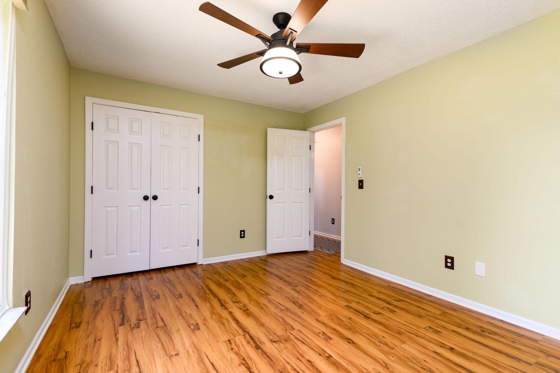 1406 Diamond Boulevard Photo 36