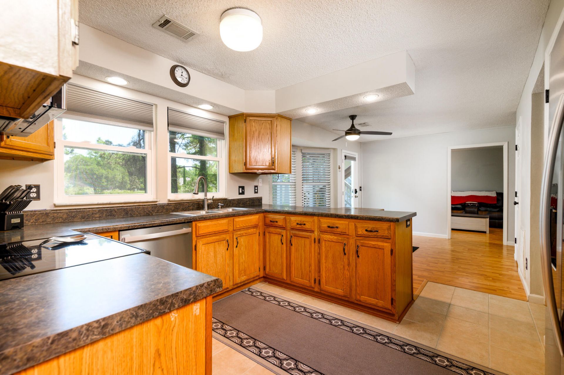 1406 Diamond Boulevard Photo 4