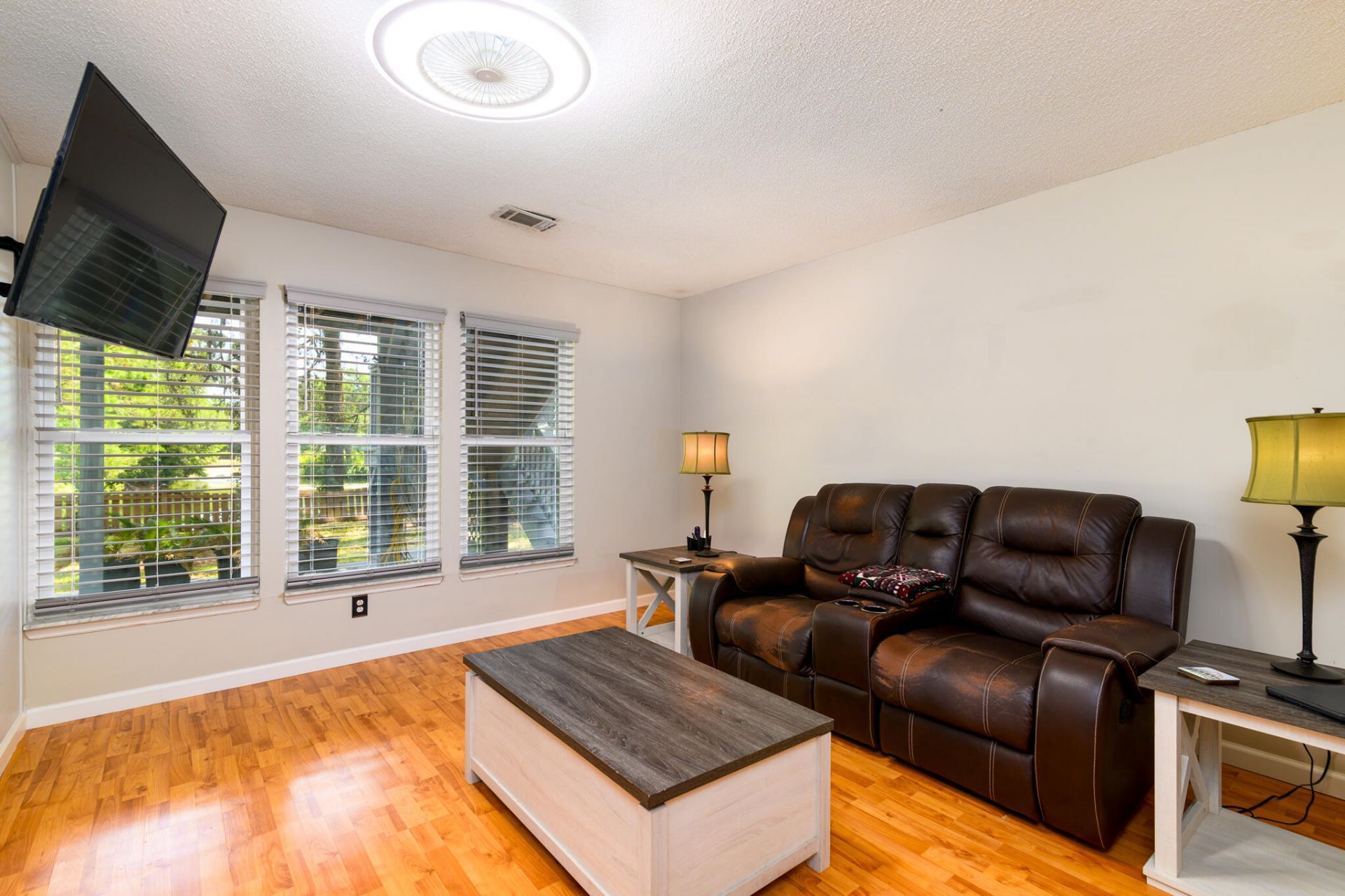 1406 Diamond Boulevard Photo 7