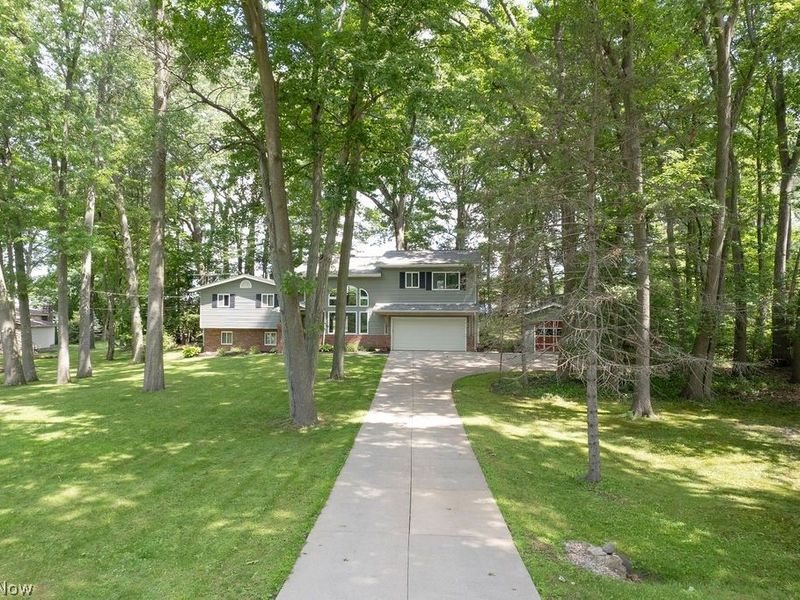 2045 Howard Street NE, Hartville, OH 44632 Photo 2