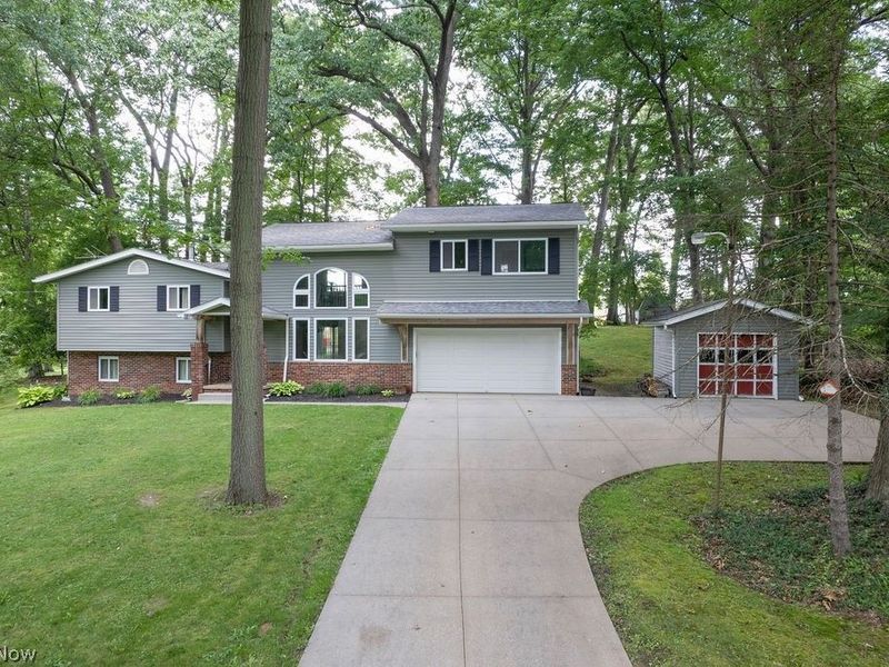 2045 Howard Street NE, Hartville, OH 44632 Photo 3