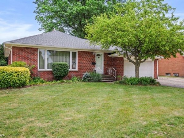 1771 Crestwood Road , Mayfield Heights, OH 44124