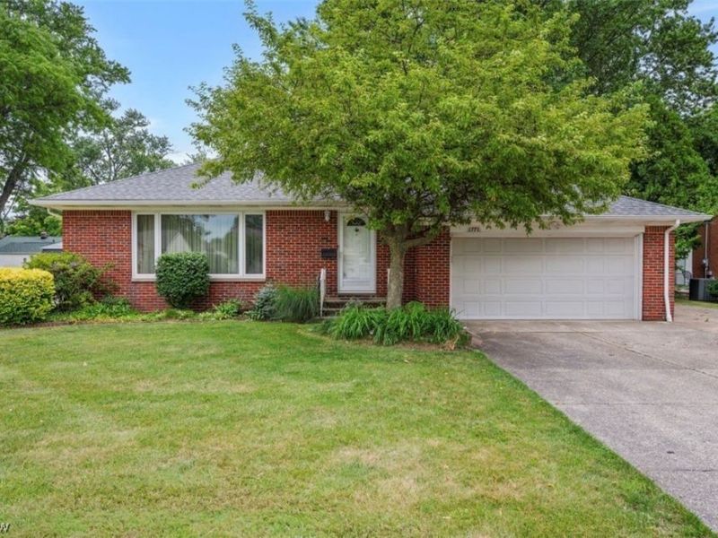 1771 Crestwood Road, Mayfield Heights, OH 44124 Photo 2