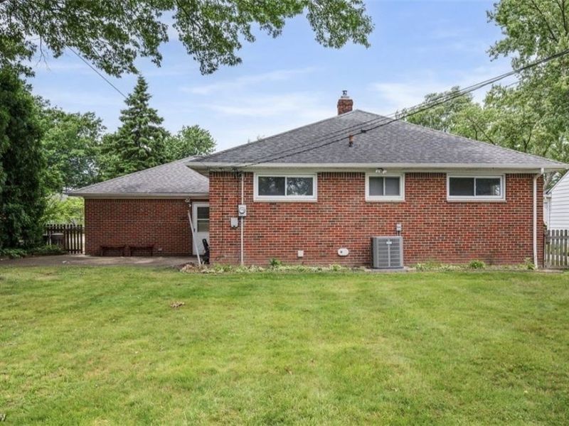 1771 Crestwood Road, Mayfield Heights, OH 44124 Photo 21