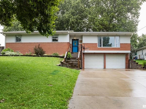812 N 10TH Street, Monmouth, IL 61462