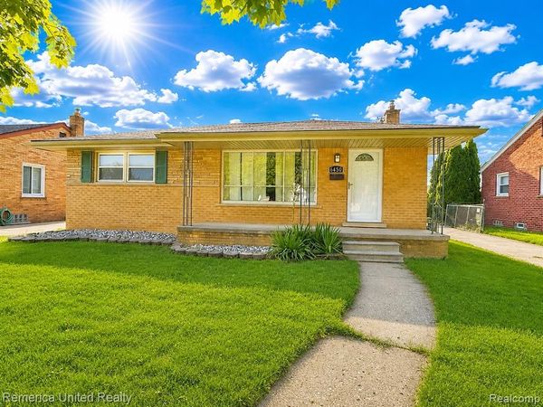 6450 Golfview Street , Garden City, MI 48135