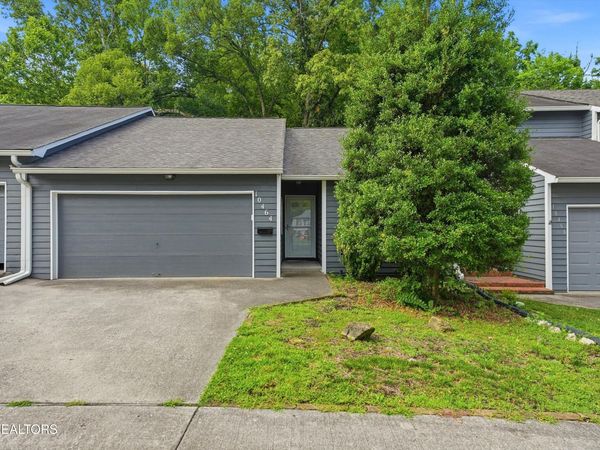 10464 Laura Lee Lane, Knoxville, TN 37922