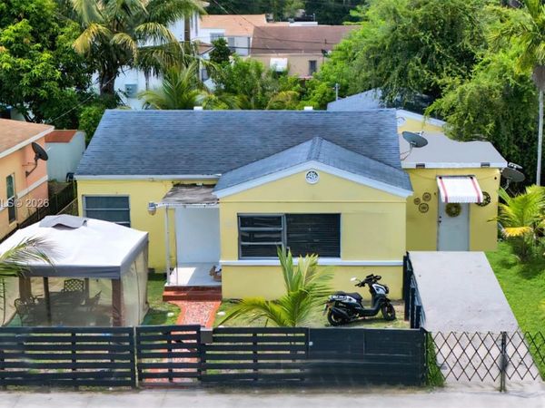 1042 NW 76th St , Miami, FL 33150