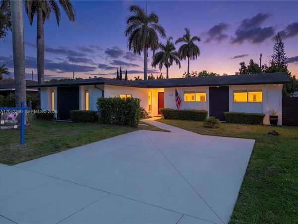 121 NE 18th St , Homestead, FL 33030