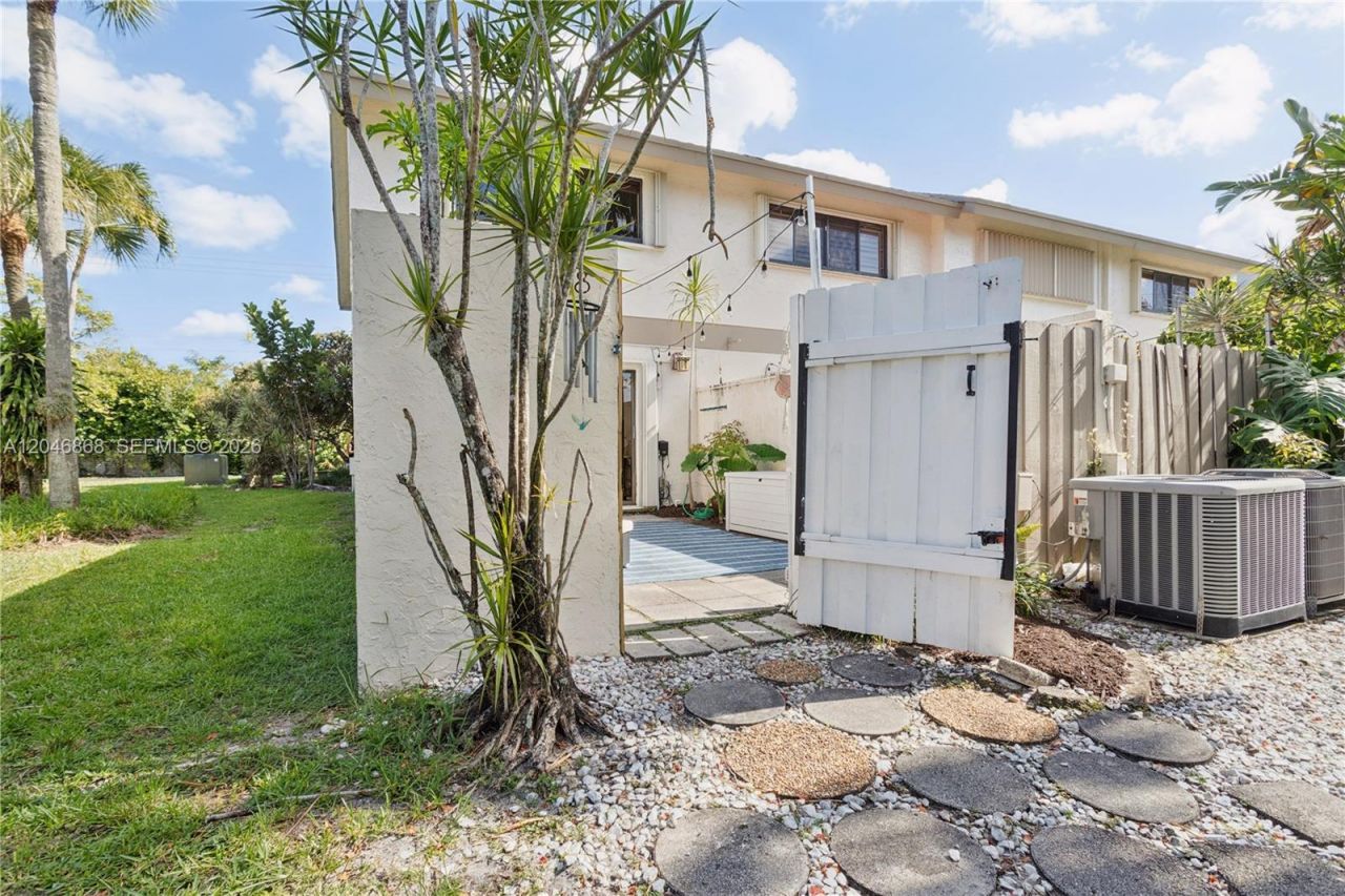3050 S Oakland Forest Dr, Unit 2008, Oakland Park, FL 33309 Photo