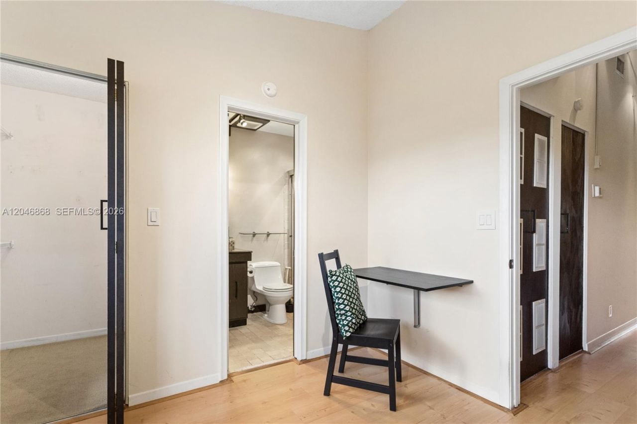 3050 S Oakland Forest Dr, Unit 2008, Oakland Park, FL 33309 Photo