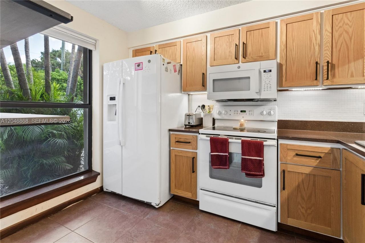 3050 S Oakland Forest Dr, Unit 2008, Oakland Park, FL 33309 Photo