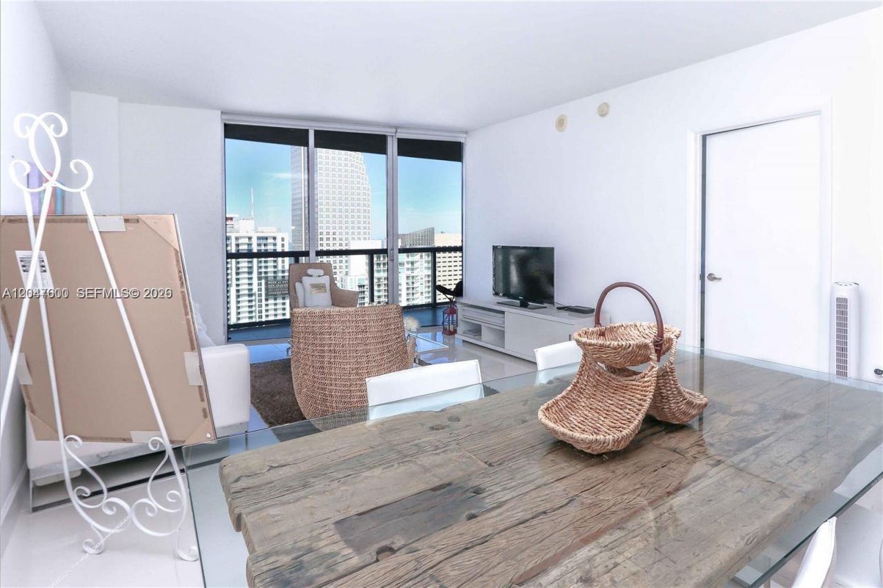 475 Brickell Ave , Unit 4612, Miami, FL 33131 Photo