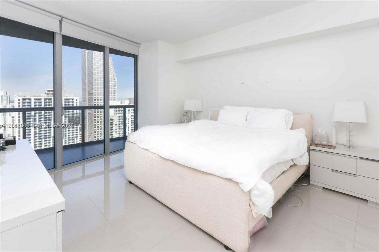 475 Brickell Ave , Unit 4612, Miami, FL 33131 Photo