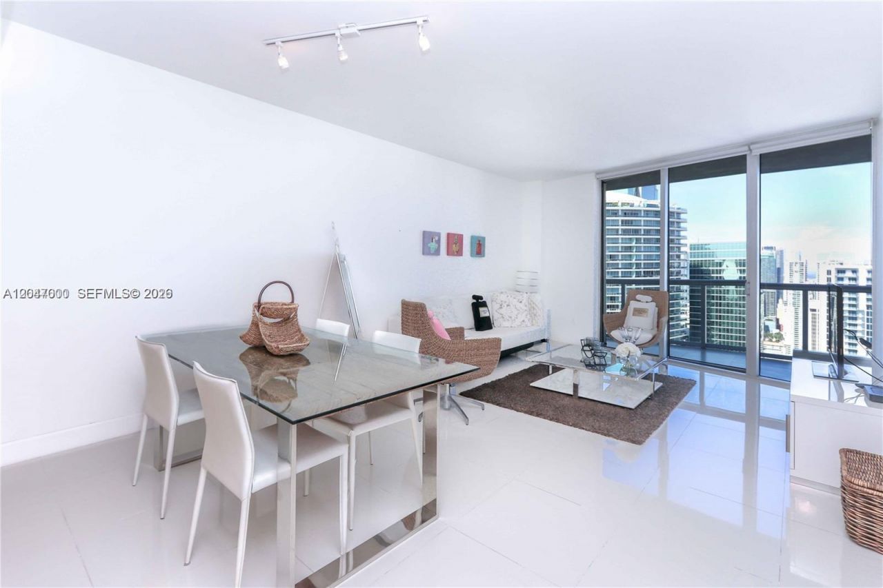 475 Brickell Ave , Unit 4612, Miami, FL 33131 Photo