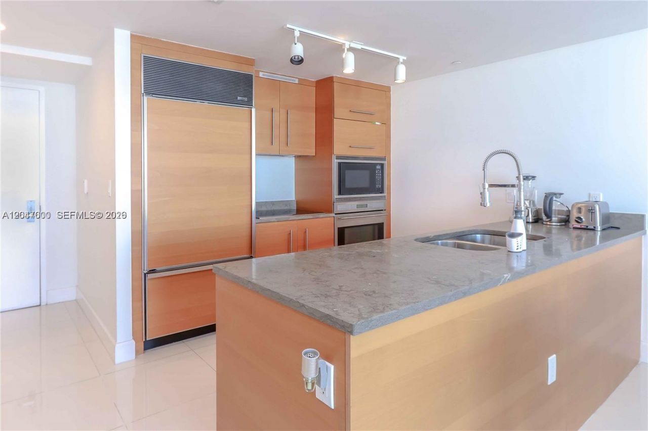 475 Brickell Ave , Unit 4612, Miami, FL 33131 Photo