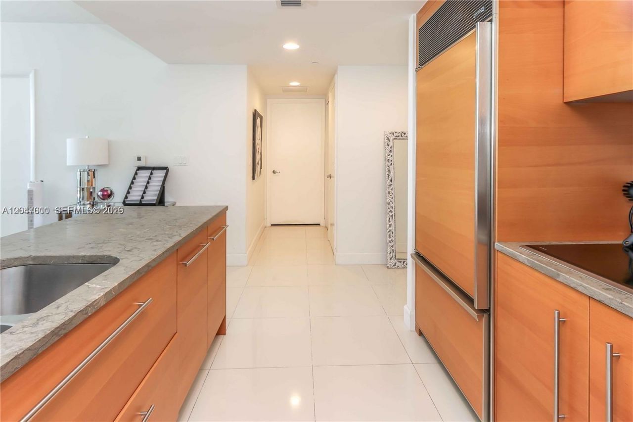 475 Brickell Ave , Unit 4612, Miami, FL 33131 Photo