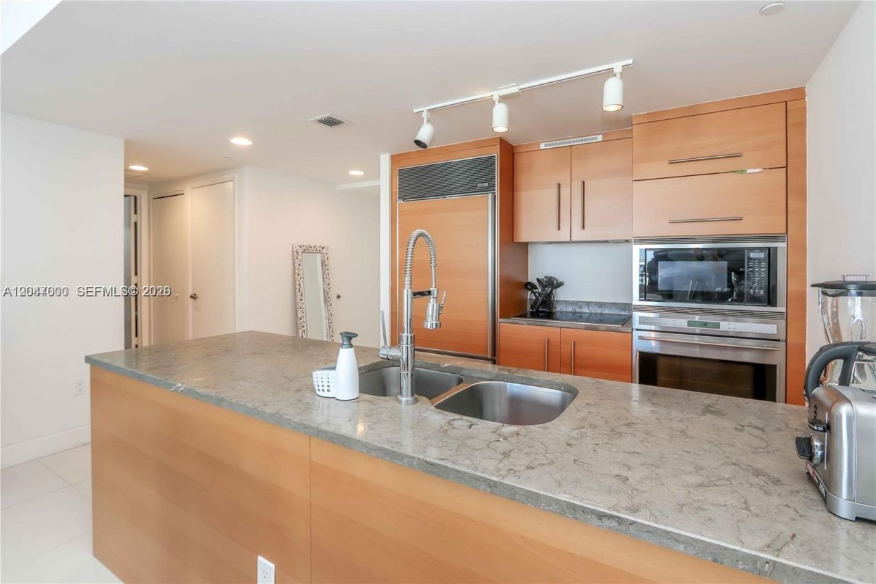 475 Brickell Ave , Unit 4612, Miami, FL 33131 Photo