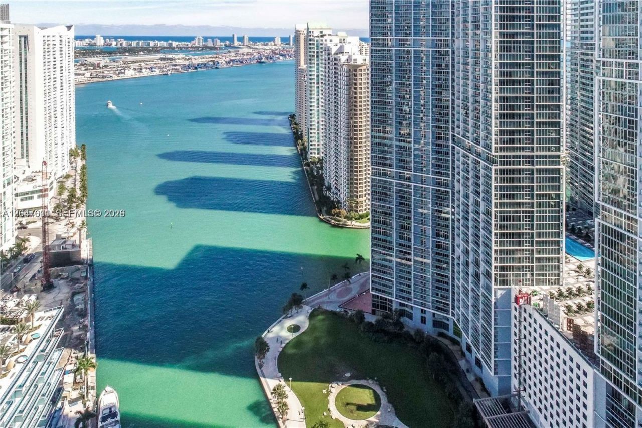 475 Brickell Ave , Unit 4612, Miami, FL 33131 Photo
