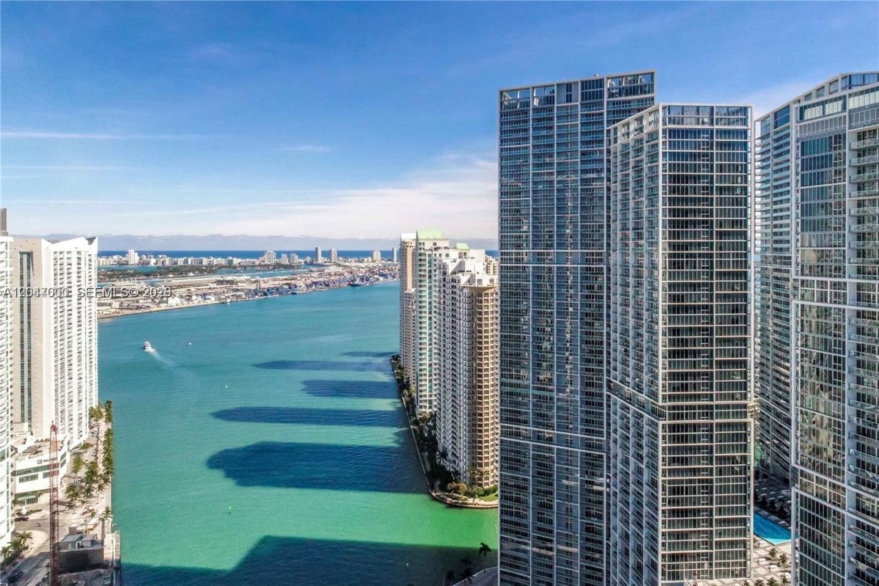 475 Brickell Ave , Unit 4612, Miami, FL 33131 Photo