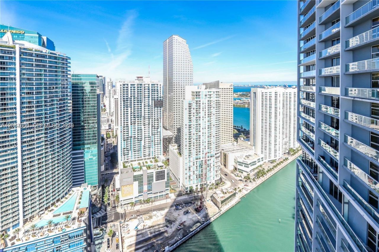 475 Brickell Ave , Unit 4612, Miami, FL 33131 Photo
