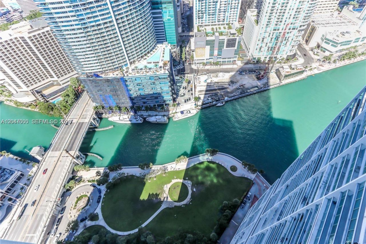 475 Brickell Ave , Unit 4612, Miami, FL 33131 Photo