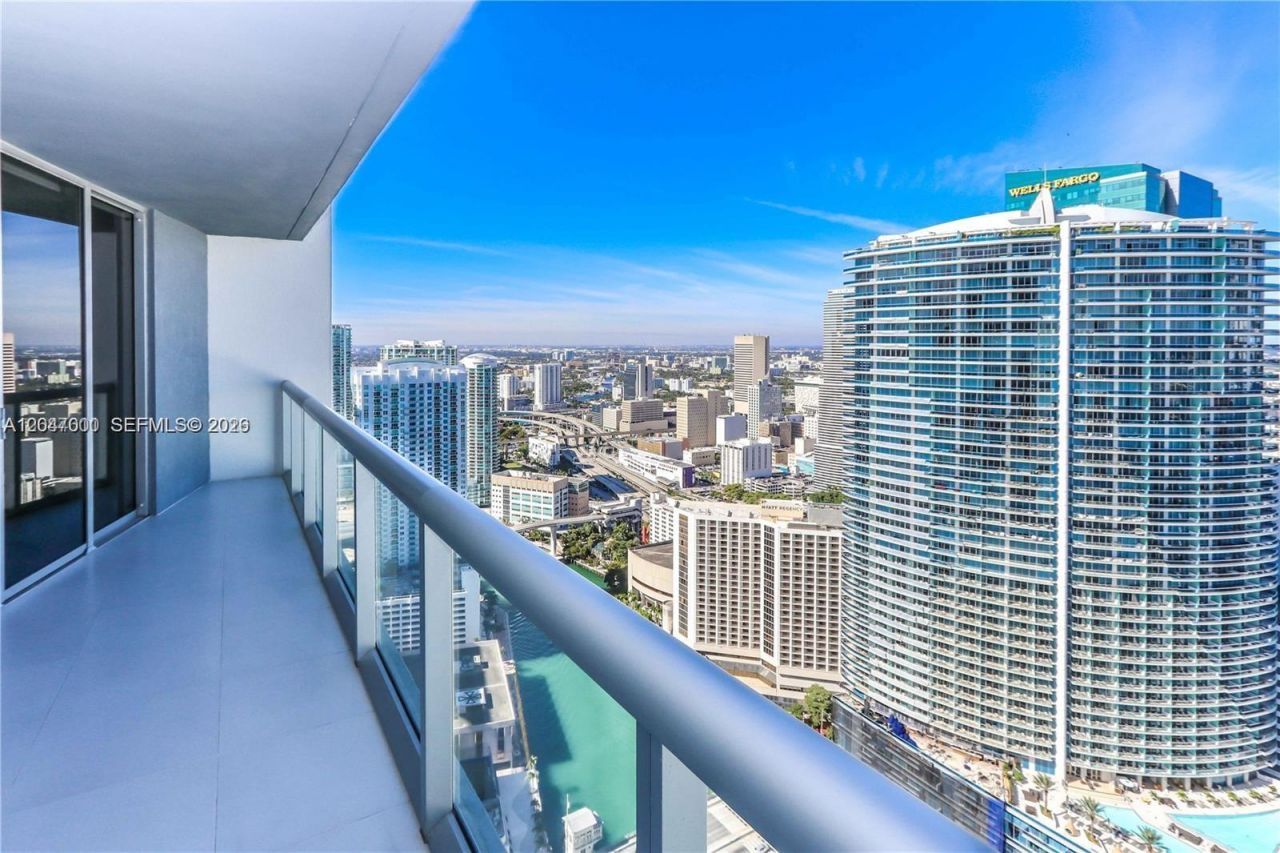 475 Brickell Ave , Unit 4612, Miami, FL 33131 Photo