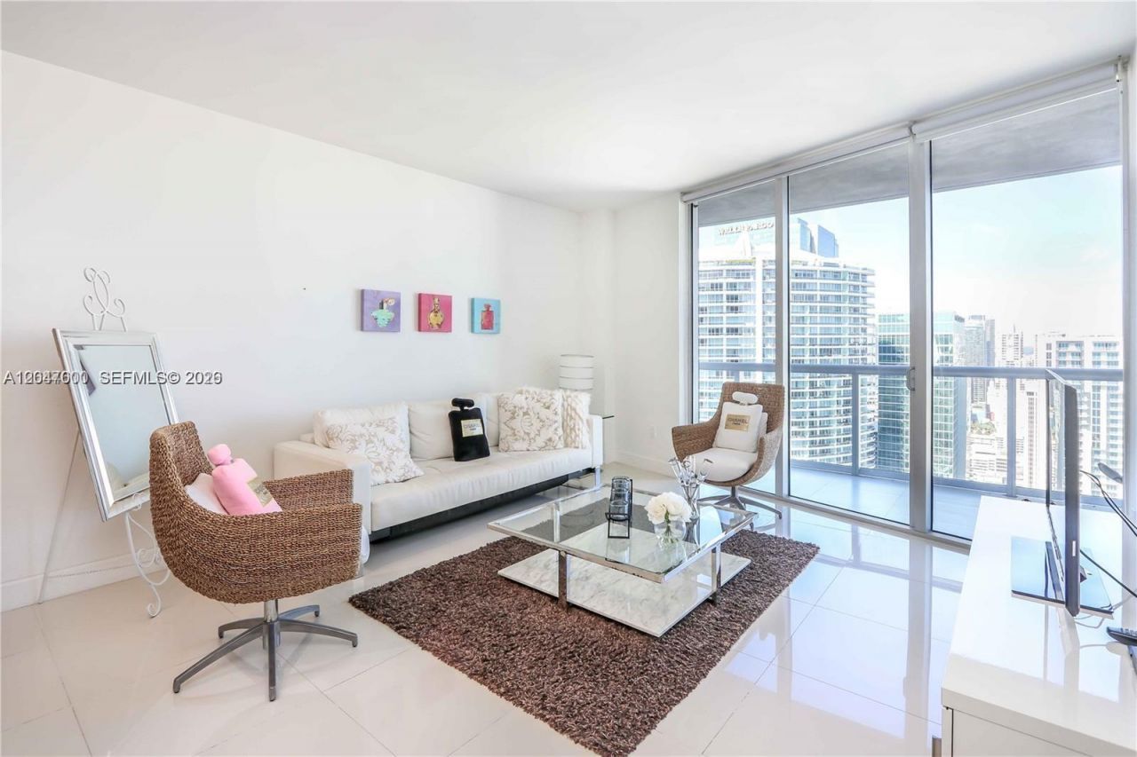 475 Brickell Ave , Unit 4612, Miami, FL 33131 Photo