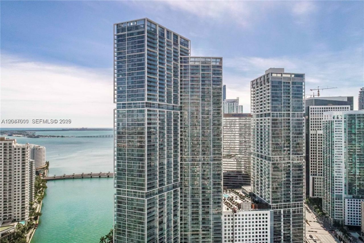 475 Brickell Ave , Unit 4612, Miami, FL 33131 Photo