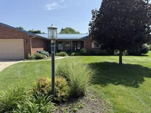 3002 Meadowbrook Court , Champaign, IL 61822
