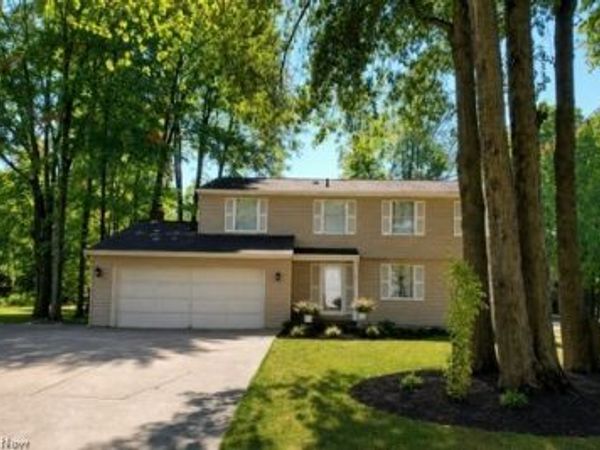 8900 Briarbrook Drive NE, Warren, OH 44484